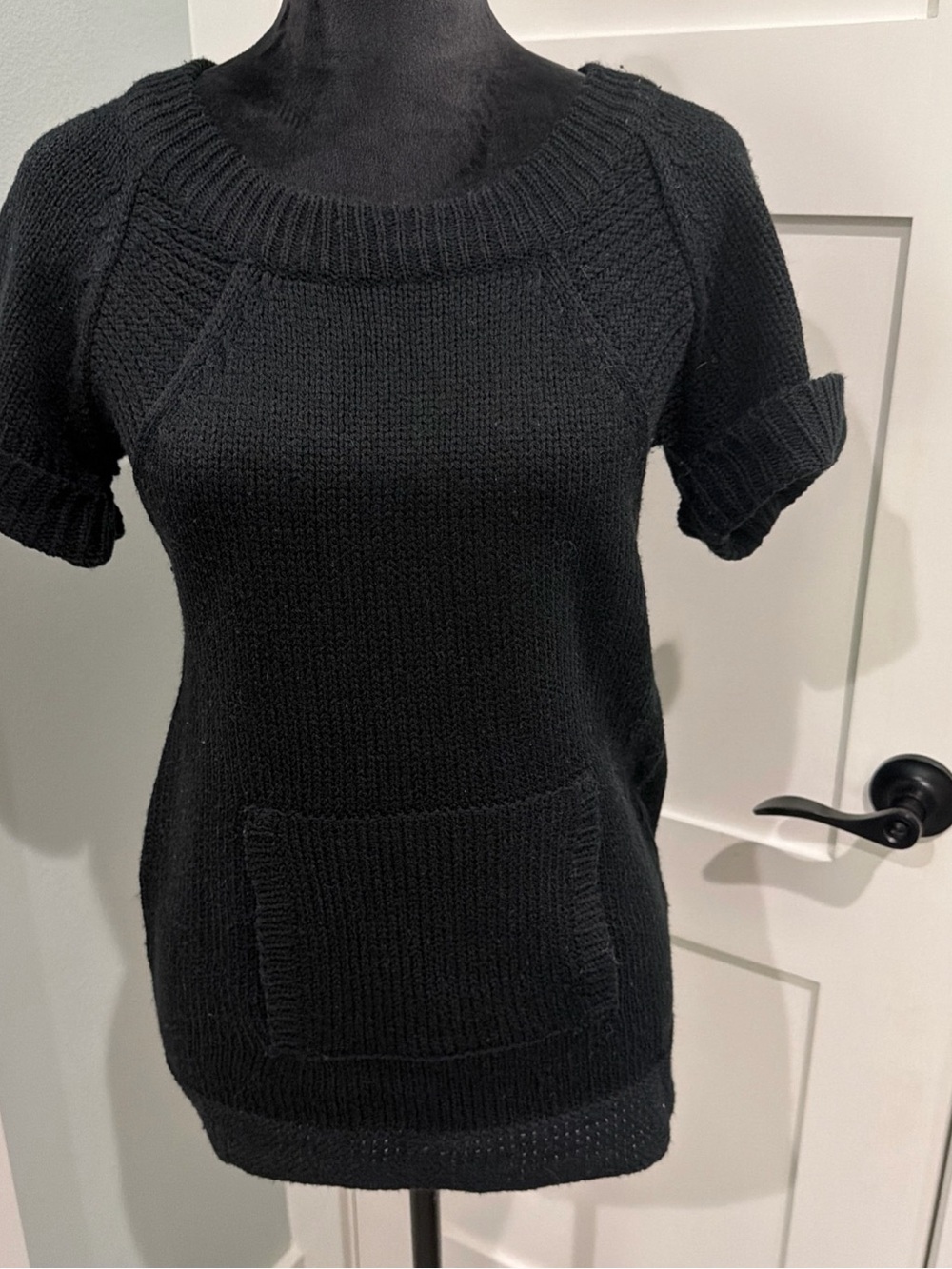 Vintage LEI Black Short-Sleeve Knit Crochet Sweater with Front Pocket Y2K M